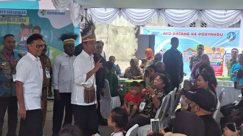 Presiden Jokowi di Posyandu Rajawali 3, Kecamatan Sentani Timur, Kabupaten Jayapura, Papua, Selasa (23/7/2024).