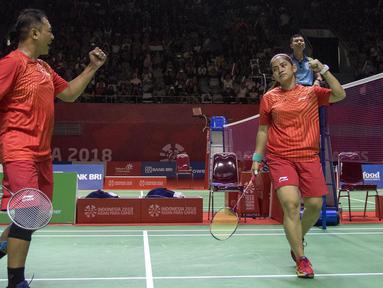 Hary Susanto/Ratri Oktlia Leani gpebulutangkis Indonesia meraih medali emas di nomor tganda campuran SL3-SU5 setelah mengalahkan Thailand pada Asian Para Games 2018 di Istora Senayan, Sabtu (13/10/2018).  (Bola.com/Peksi Cahyo)