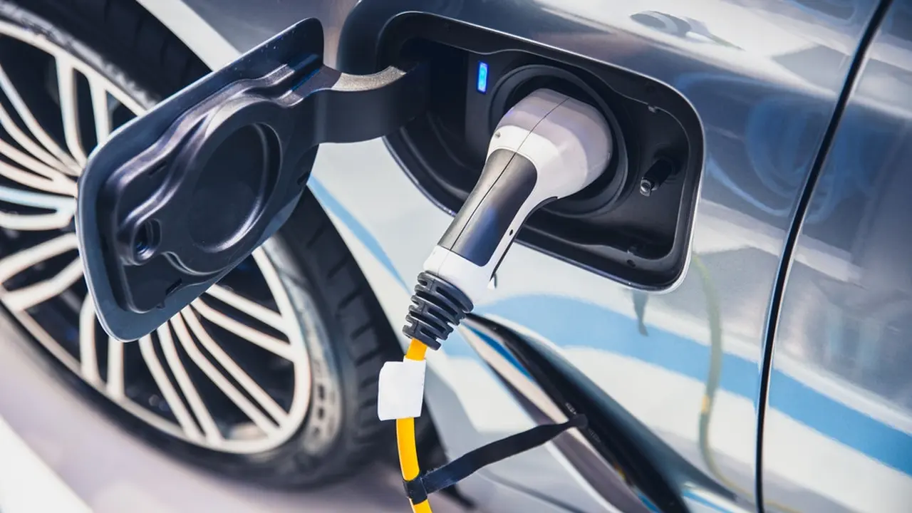 Jenis Mobil Listrik yang Dipasarkan di Indonesia