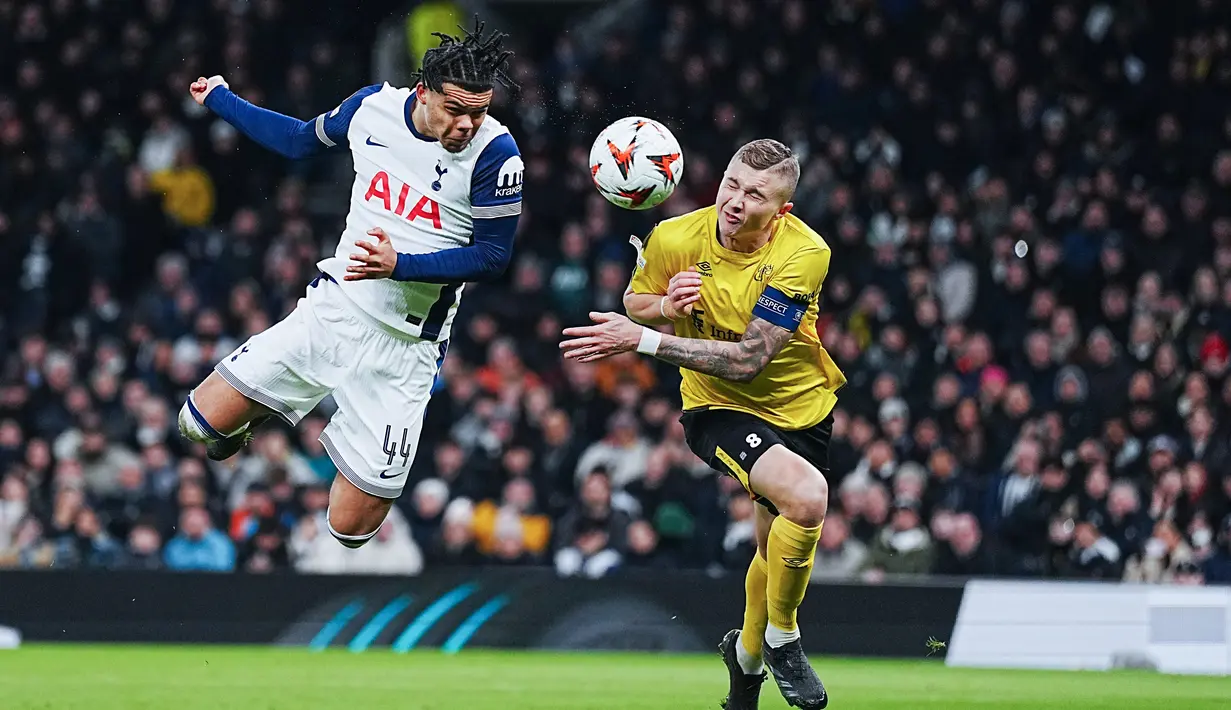 Tiga gol kemenangan Tottenham Hotspur dicetak oleh Dane Scarlett, Oyindamola Ajayi, dan Mikey Moore. (AP Photo/Dave Shopland)