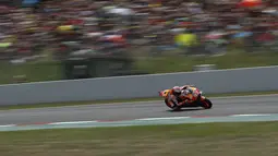 Pebalap Honda, Marc Marquez, saat balapan MotoGP 2018 di Sirkuit Catalunya, Spanyol, Minggu (17/6/2018). Lorenzo menjadi yang tercepat dengan catatan waktu 40 menit 13,566 detik. (AP/Eric Alonso)