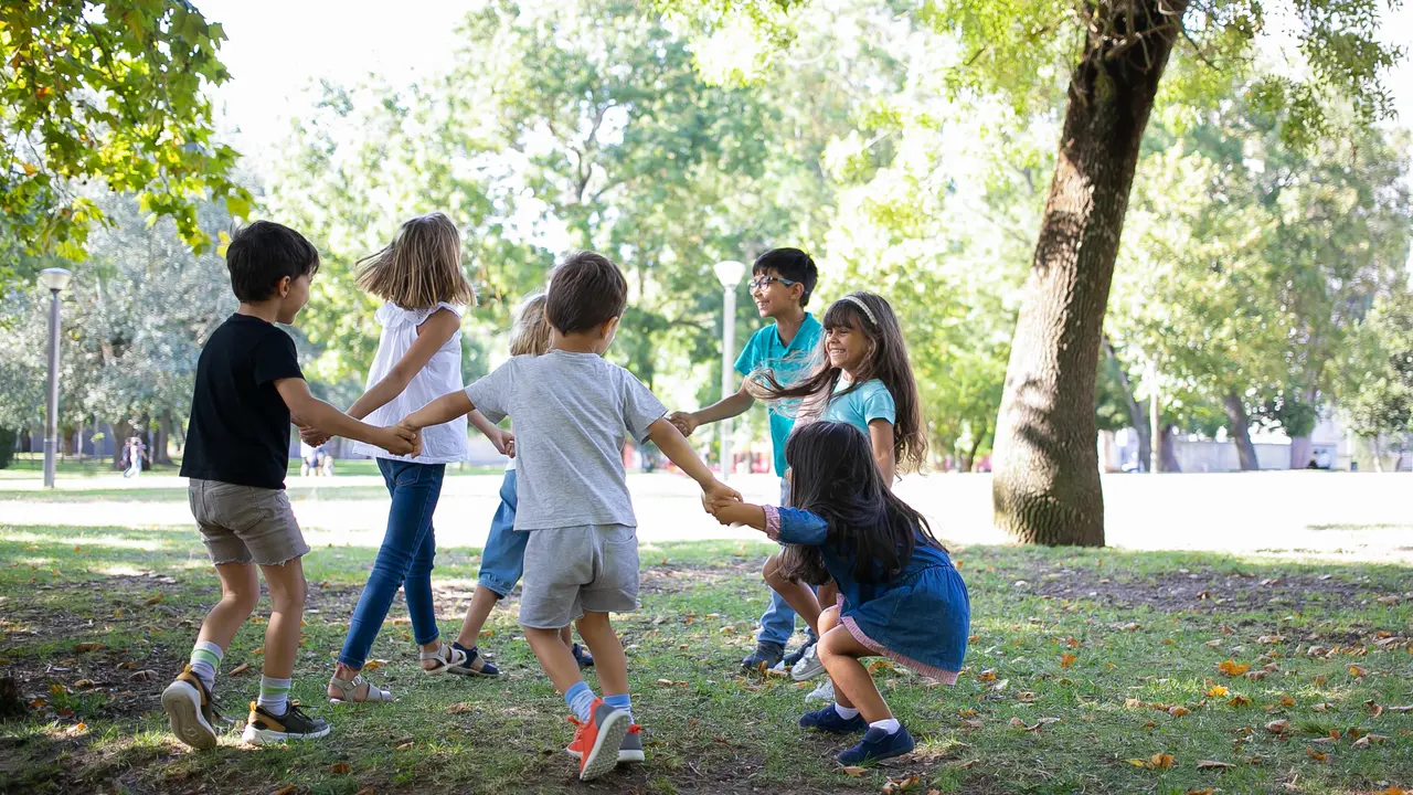 Perlukah Melarang Anak Berteman? Ini Penjelasan yang Perlu Dipahami Orangtua (photo by freepik.com)