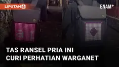 Seorang pria tunjukkan keunikan tas ranselnya beda dari yang lain menarik perhatian