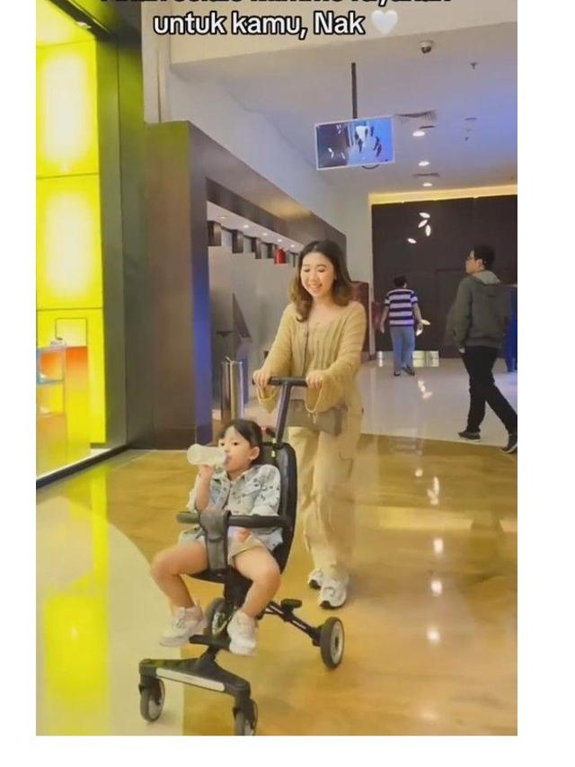 8 Potret Kompak Kiky Saputri dan Aisya Ini Curi Perhatian