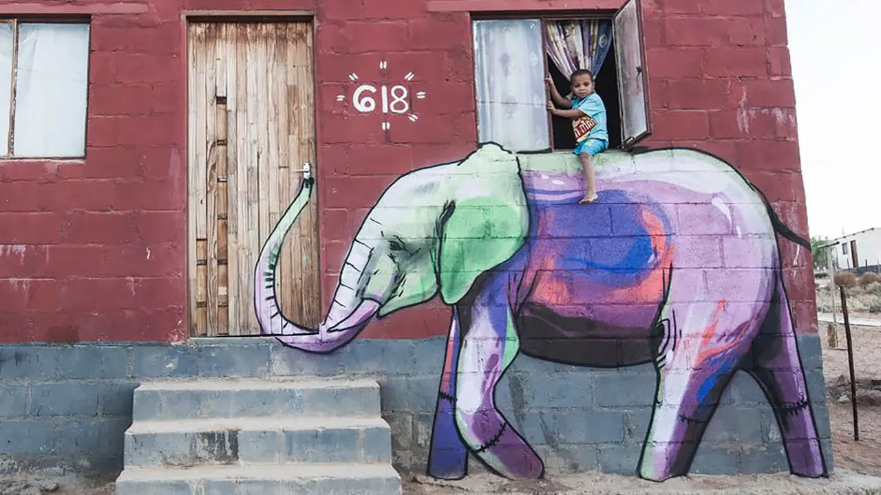 10 Grafiti Gajah Lucu, Ada yang Kuat Angkat Pohon Pakai Belalai!