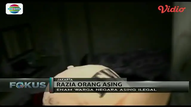 Petugas menemukan sejumlah WNA ilegal saat merazia orang asing di Jakarta.