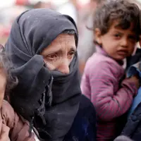 Tak hanya orang dewasa, anak-anak pun jadi bagian dari para pengungsi. (Muhammad Hamed/Reuters)