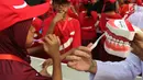 Dokter gigi sedang memberikan edukasi menyikat gigi yang baik pada acara Bulan Kesehatan Gigi Nasional (BKGN) di Senayan, Jakarta, Sabtu (8/9/2019). Kegiatan yang mengusung gerakan Indonesia Tersenyum mengajak masyarakat mewujudkan bebas gigi berlubang. (Liputan6.com/HO/Mail)