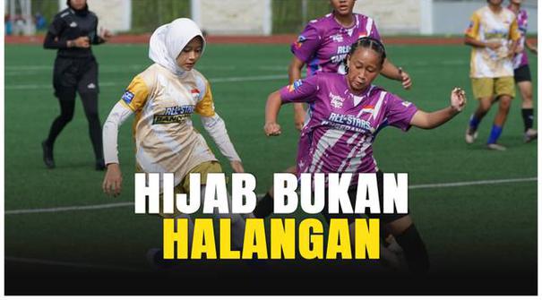 Kenalan lebih dekat dengan Diva Aulia Putri, pesepak bola berhijab yang sukses membawa Bandung menjuarai Piala Pertiwi All Stars 2025! Dengan permainan penuh semangat dan skill yang memukau, Diva membuktikan bahwa hijab bukan penghalang untuk berpres...
