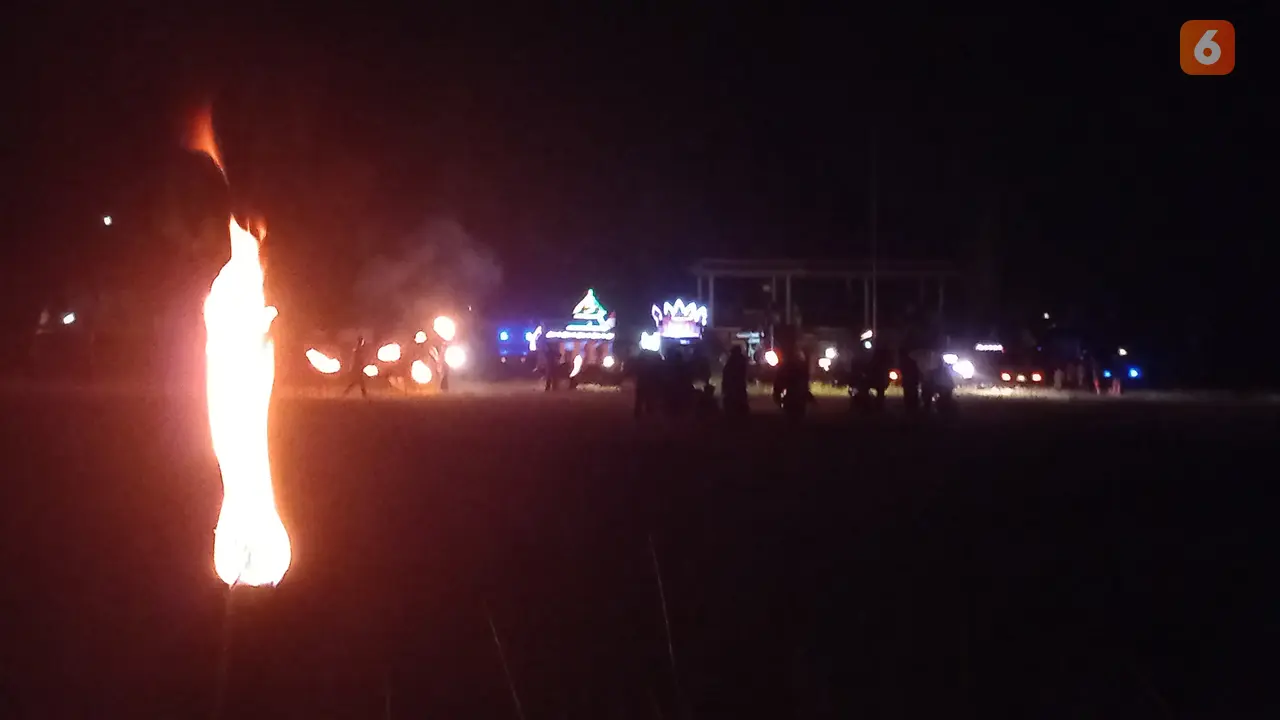 Suasana takbir keliling desa lampisi