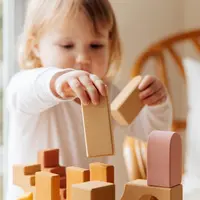 Usia satu tahun adalah usia ketika semua indra anak menjadi peka, sehingga pemilihan mainan untuknya adalah hal yang penting.(Pexels/Tatiana Syrikova)