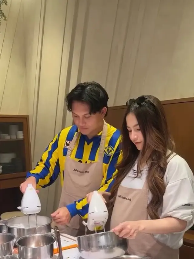 Mahalini dan Aaliyah Ikut Kelas Masak