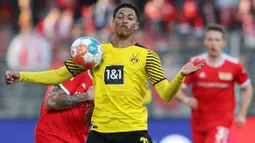 Jude Bellingham telah menjadi salah satu gelandang yang paling banyak dimainkan oleh Borussia Dortmund pada musim ini. Pemuda 18 tahun itu tercatat telah tampil sebanyak 34 kali dengan mencetak 6 gol dan 12 assist musim ini. Ia juga telah mengoleksi 1895 menit bermain. (AFP/Ronny Hartmann)