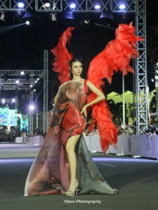 Penampilan seleb di Jember Fashion Carnaval 2023. (Sumber: Instagram/neoophotography)