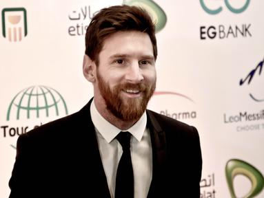 Bintang Barcelona, Lionel Messi, mengunjungi Mesir untuk mempromosikan negara berpenduduk 92 juta jiwa itu sebagai tempat destinasi pengobatan bagi para pengidap penyakit Hepatitis C pada Selasa (21/2/2017). (AP/Nariman El-Mofty)