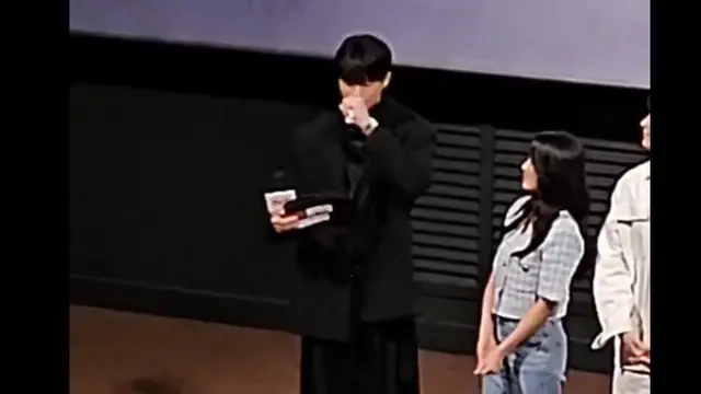 Byeon Woo Seok saat nonton bareng episode terakhir Lovely Runner sempat menahan tangis kala memberikan sambutan (Foto: Tangkapan Layar Twitter)