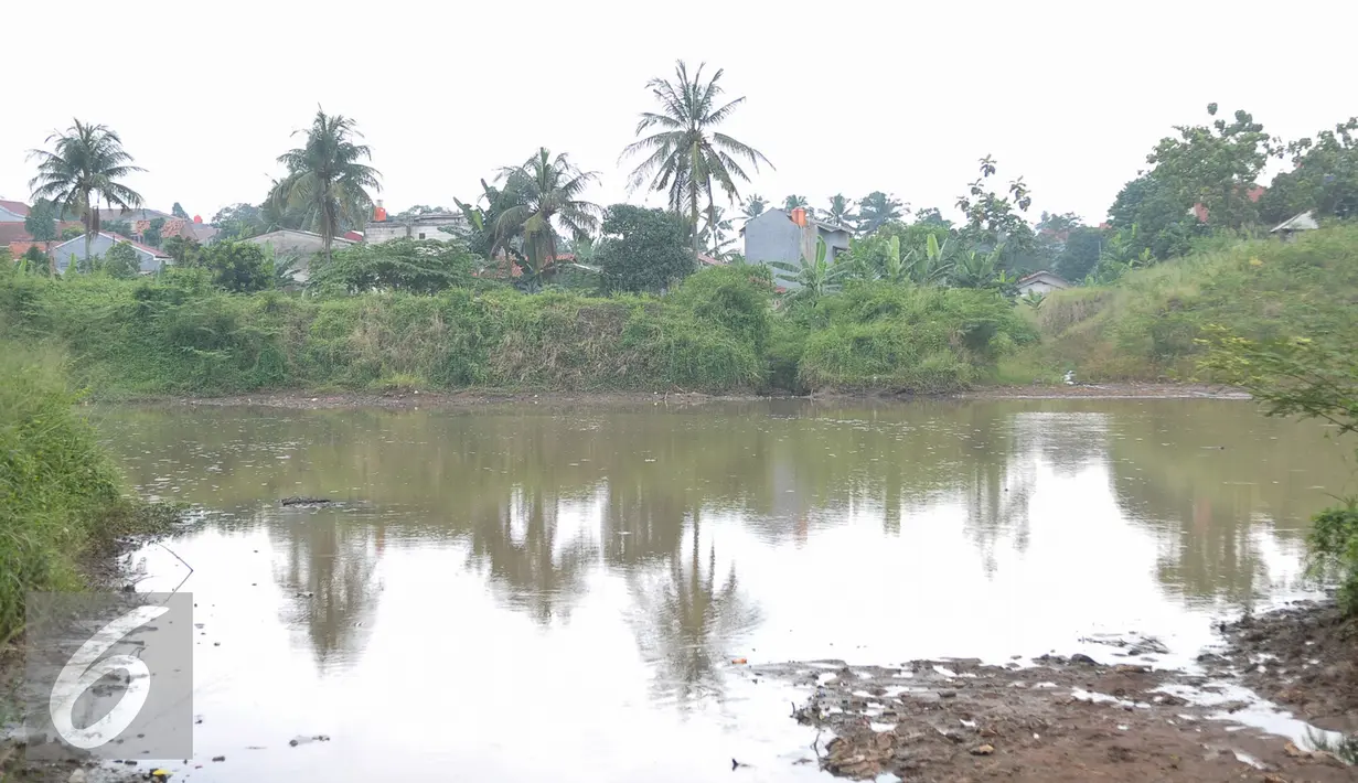  Kondisi Waduk Brigif yang sempat tertunda pembangunannya karena kendala pembebasan lahan, Jakarta, Selasa (15/11). Pemprov DKI targetkan pengerukan Waduk Brigif rampung akhir tahun ini. (Liputan6.com/Yoppy Renato)