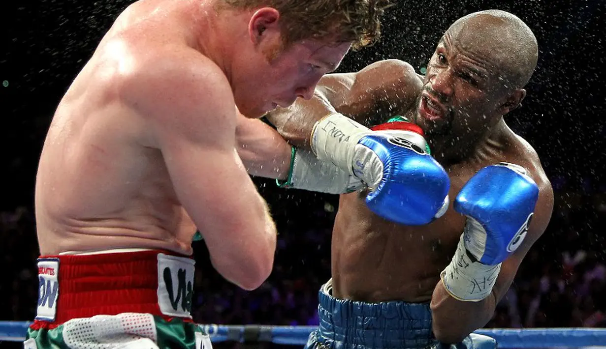  Floyd Mayweather Jr. saat mengalahkan Canelo Alvarez untuk merebut gelar juara dunia Kelas Menengah Ringan WBC. 14 September 2013. (AFP)