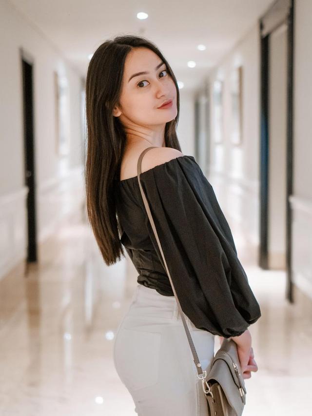 7 Gaya Kasual Memes Prameswari, Wanita yang Dikabarkan Dekat Dengan Billy Syahputra