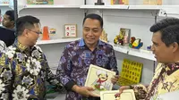 Wali Kota Surabaya, Eri Cahyadi menghadiiri pameran mainan anak yang mempertemukan produsen dalam dan luar negeri. (ist)