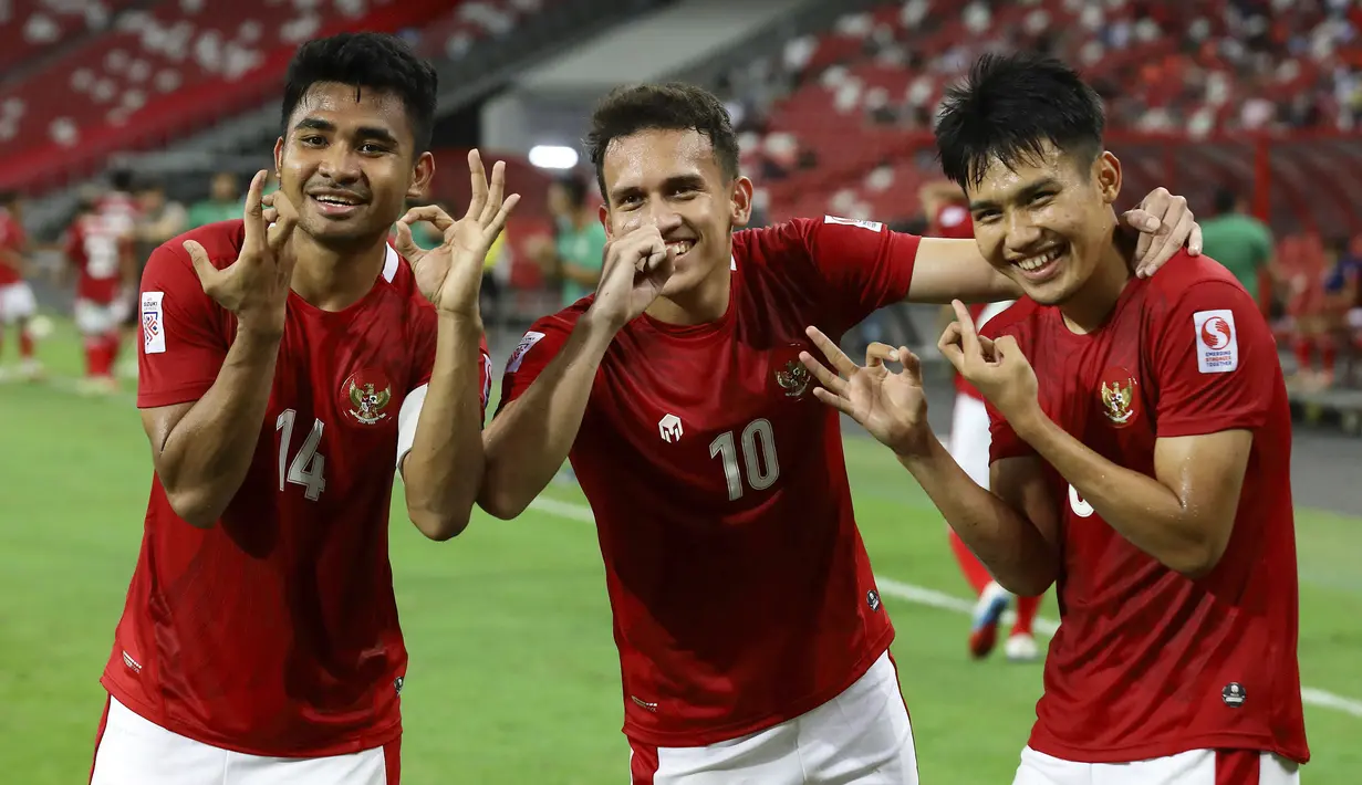 Final Piala AFF 2020 kali ini akan mempertemukan Timnas Indonesia dan Thailand di Singapore National Stadium dengan sistem dua leg. Partai ini semakin seru mengingat kedua tim memiliki pemain yang sedang bermain di klub Eropa. Berikut daftar pemainnya. (AP/Suhaimi Abdullah)