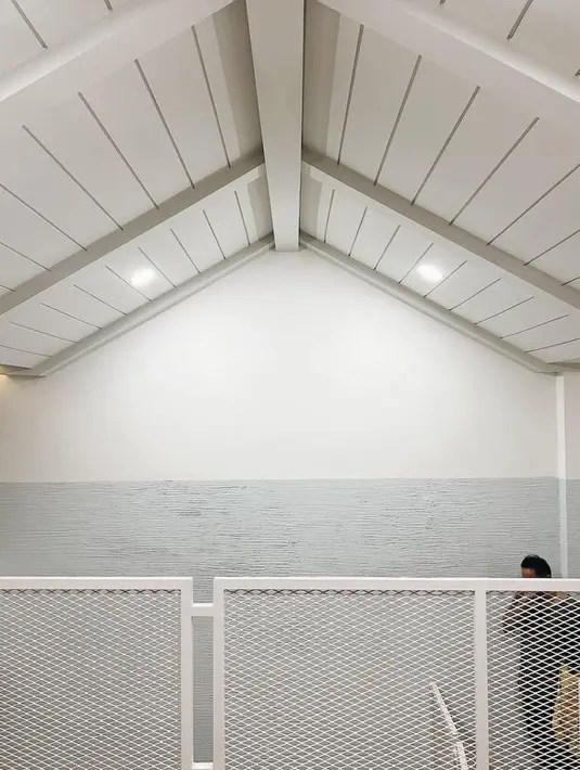 <p>Untuk merenovasi rumah ini, Ringgo dan Sabai memakai jasa arsitek. Wajar jika kediamannya terdapat banyak spot yang cantik. [Foto: instagram.com/sabaidieter]</p>