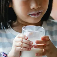Ilustrasi Anak Minum Susu (Foto oleh Alex Green dari Pexels)