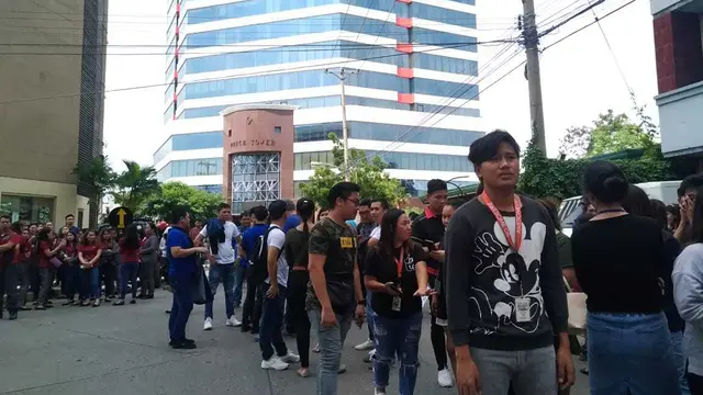 Gempa Guncang Filipina Selatan, Karyawan Panik Berhamburan Keluar Gedung