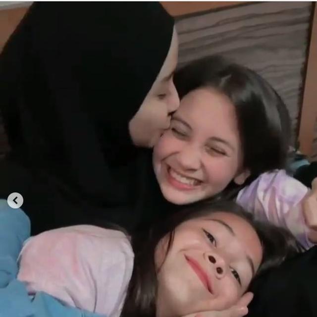 6 Momen Temu Kangen Sandrinna Michelle dan Laudya Cynthia Bella, Lepas Rindu