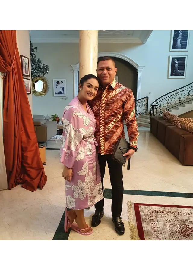 7 Potret Rumah Krisdayanti dan Raul Lemos, Mewah dengan Gaya Klasik