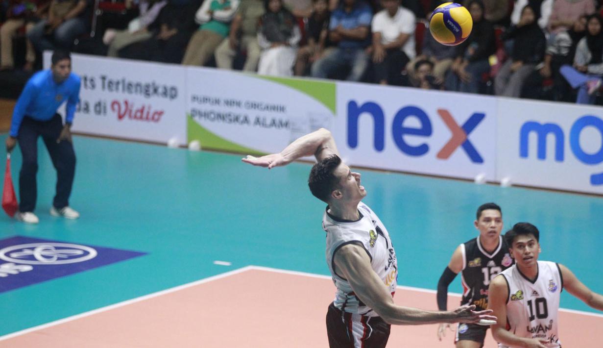 <p>Pemain Jakarta LavAni Allo Bank Electric, Renan Buiatti melepaskan spike saat menghadapi Kudus Sukun Badak pada laga seri keempat putaran pertama PLN Mobile Proliga 2024 di GOR Tri Dharma Petrokimia, Gresik, Jawa Timur, Jumat (17/5/2024). Jakarta LavAni Allo Bank Electric menang 1-3-1 (31-29, 25-23, 25-27 dan 25-13). (Dok. PBVSI)</p>