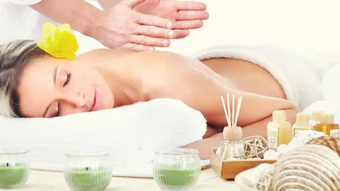 Mengatasi jerawat di punggung/copyright Shutterstock.com