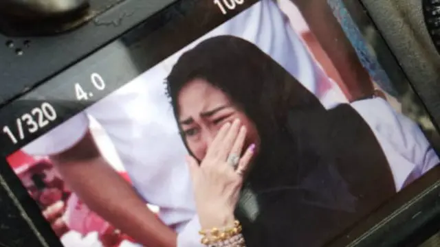 Rachmawati nangis