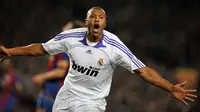 Julio Baptista awalnya merupakan gelandang bertahan di Sao Paulo. Seiring perkembangannya, Baptista pun berpindah posisi menjadi penyerang. Dia telah bermain untuk Sevilla, Real Madrid, Arsenal, Roma, dan Malaga. (AFP/Javier Soriano)