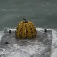 Yellow Pumpkin Yayoi Kusama. Foto: Instagram @spoontamago.