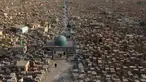 Pemandangan pemakaman Wadi al-Salam dari atas, terlihat di Najaf, selatan Baghdad, Irak, 3 Agustus 2016. Pemakaman seluas 1.485,5 hektar sudah ada sejak 1.400 tahun lalu. (REUTERS/Alaa Al-Marjani)