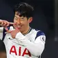 Penyerang Tottenham Hotspur, Son Heung-min, melakukan selebrasi usai mencetak gol ke gawang Arsenal pada laga Liga Inggris di London, Minggu (6/12/2020). Tottenham menang dengan skor 2-0. (Catherine Ivill/Pool via AP)