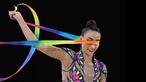 Pesenam Australi, Alexandra Kiroi-Bogatyreva bertanding saat perebutan medali untuk senam ritmik pita pada hari kesembilan Commonwealth Games di Birmingham Arena, Inggris, pada 6 Agustus 2022. (AFP/Paul Ellis)