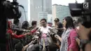 Kabid Humas Humas Polda Metro Jaya Kombes Raden Prabowo Argo Yuwono memberikan keterangan kepada awak media saat menggelar deklarasi antihoax disela kegiatan Car Free Day di Bundaran Hotel Indonesia, Jakarta, Minggu (18/3). (Liputan6.com/Faizal Fanani)