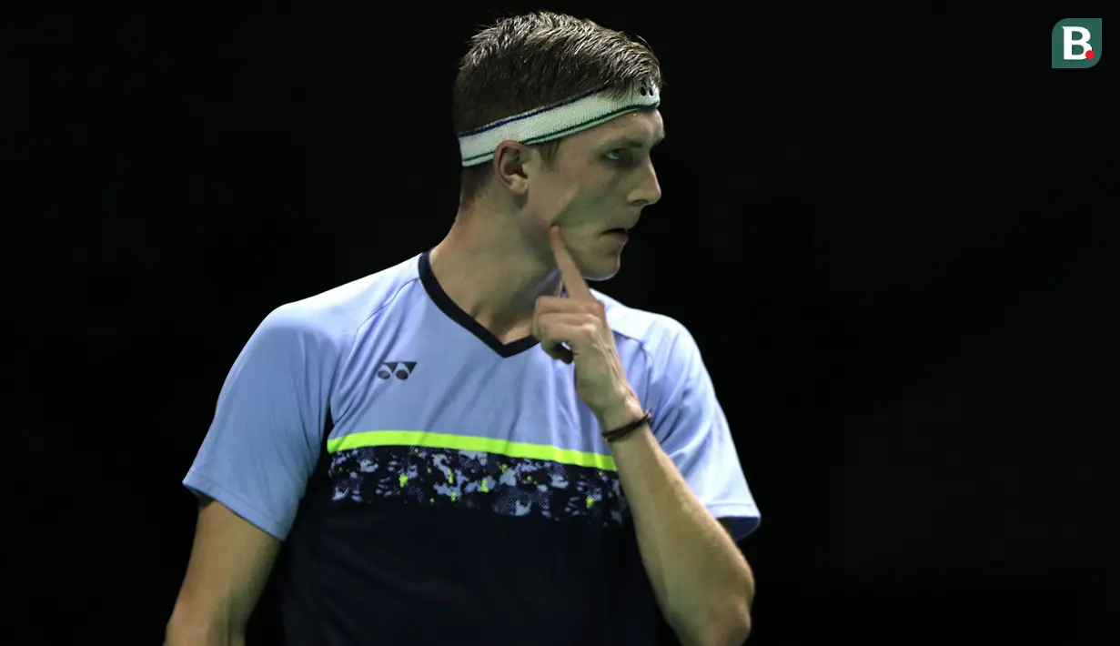 Viktor Axelsen kini menambah keunggulannya menjadi 7-4 dalam head to head atas Anthony Sinisuka Ginting. Ia akan menghadapi Chou Tien Chen (Cina Taipei) di partai final yang akan digelar Minggu, 12 Juni 2022. (Bola.com/Ikhwan Yanuar)