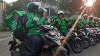 Kolaborasi antara Gojek, Mirota Kampus, dan Pamella Supermarket itu untuk memberikan solusi pengiriman barang belanjaan ke konsumen yang saat ini sedang menjalani imbauan pemerintah untuk  jaga jarak dengan #dirumahaja