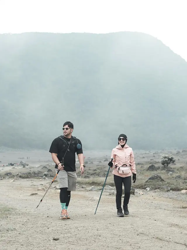 6 Momen Irish Bella dan Ammar Zoni Naik Gunung Gede, Tempuh Waktu 8 Jam
