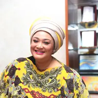 Presenter yang murah senyum ini selalu mendampingi anaknya ketika mengakses informasi baru dari dunia maya. Cara ini ia lakukan sebagai bentuk pengawasan terhadap si buah hati. (Andy Masela/Bintang.com)