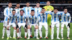 Starting XI pemain Argentina pada laga FIFA Matchday melawan El Savador yang berlangsung di Lincoln Financial Field, Philadelphia, Amerika Serikat, Sabtu (23/03/2024) WIB. La Albiceleste menang dengan skor 3-0. (AFP/Charly Triballeau)
