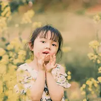 Cara yang tepat untuk memberi pujian yang tepat agar anak merasa dihargai dan tumbuh percaya diri. (Foto: ymyphoto/Pixabay)