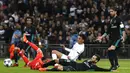 Proses terjadinya gol oleh gelandang Tottenham Hotspur, Dele Alli, ke gawang Real Madrid pada Liga Champions di Stadion Wembley, London, Rabu (1/11/2017). Tottenham Hotspur menang 3-1 atas Real Madrid. (AFP/Ian Kington)