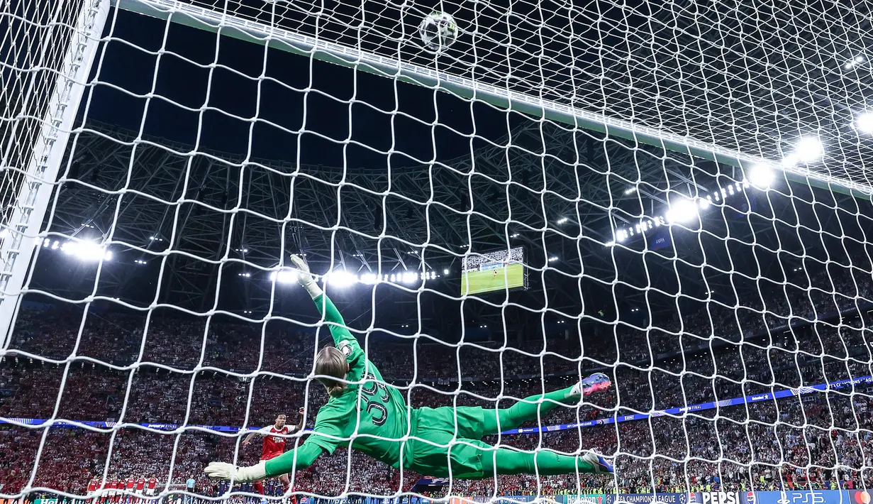 Kedua tim bermain imbang 1-1 dalam 120 menit pertandingan. Drama adu penalti yang berakhir dengan skor 4-3 menjadi akhir dari pertandingan dan membawa PSG menjadi juara. (AFP/Franck Fife)