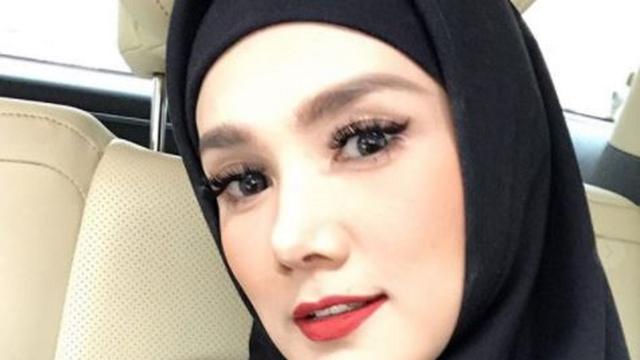 Usai Pamer Foto Jadul, Mulan Jameela Diminta Unggah Foto 