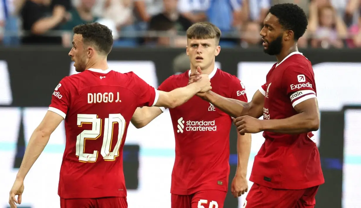<p>Karlsruher semapat membalikkan keadaan dengan unggul 2-1 lewat gol indah Lars Stindl pada menit ke-39 dan Sebastian Jung pada menit ke-51. (Daniel ROLAND/AFP)</p>