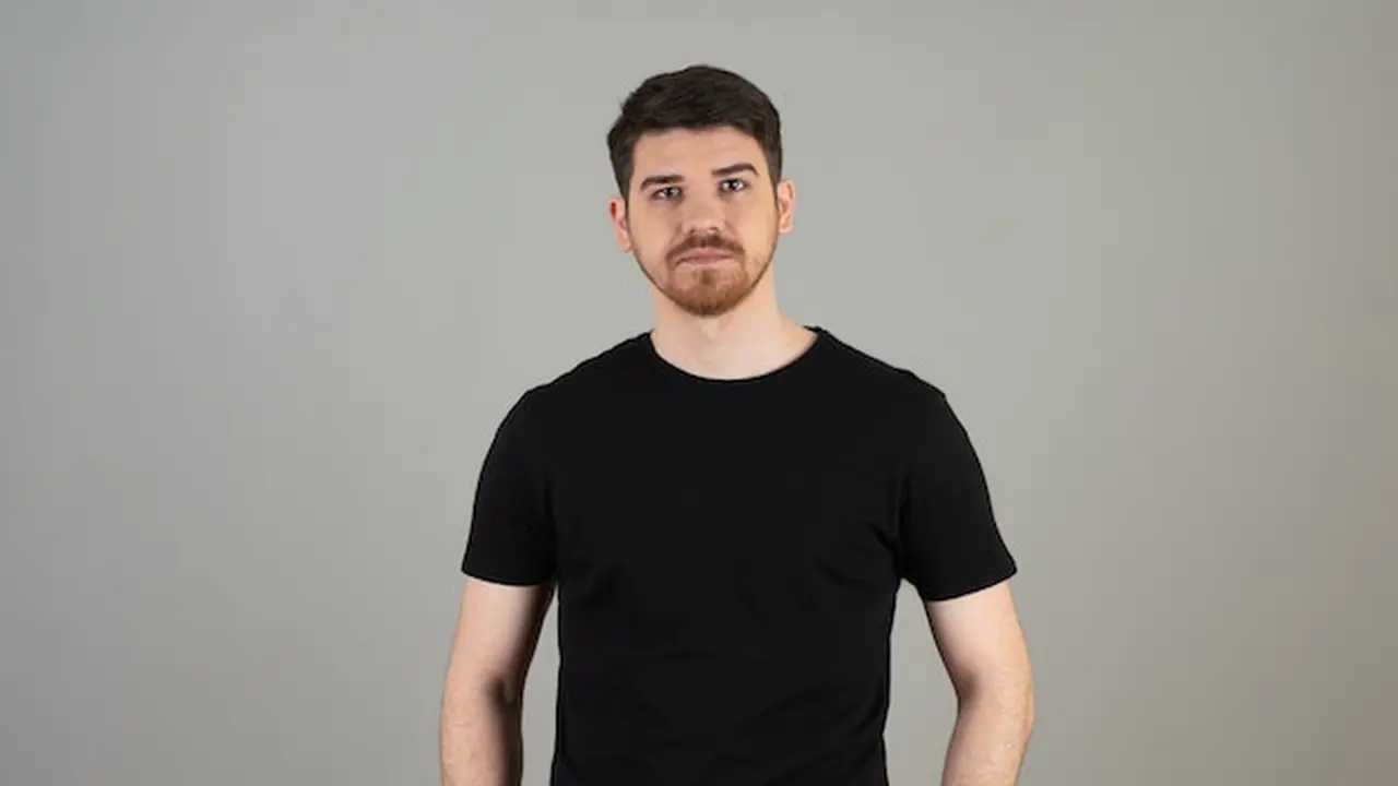 Ilustrasi baju hitam